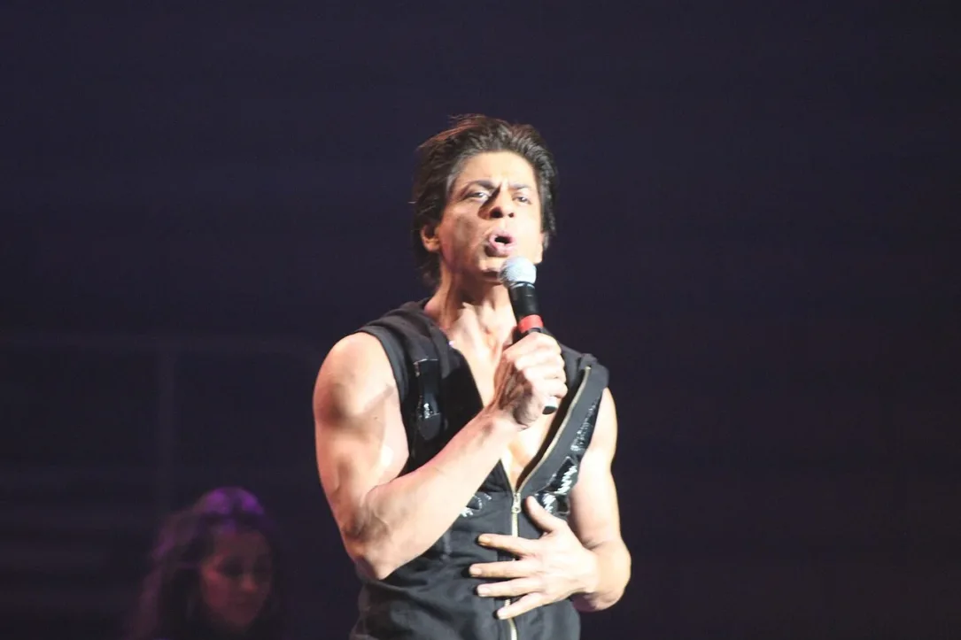 shahrukh khan holding a mike at a performance